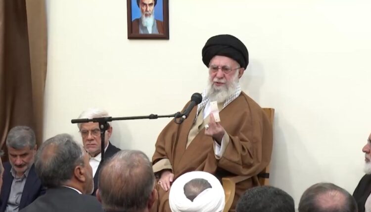 رهبر انقلاب: مسائل کشور را به این گفتگوها گره نزنید