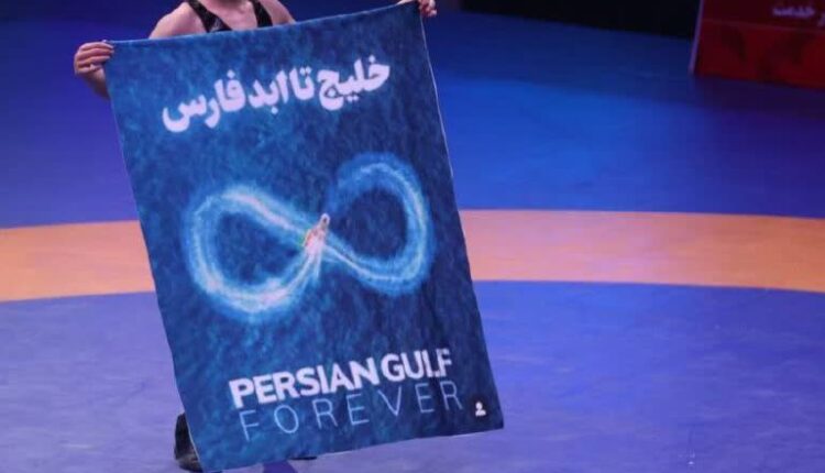 خوشحالی کشتی گیر تهرانی در رقابت‌های کشتی آزاد قهرمانی کشور