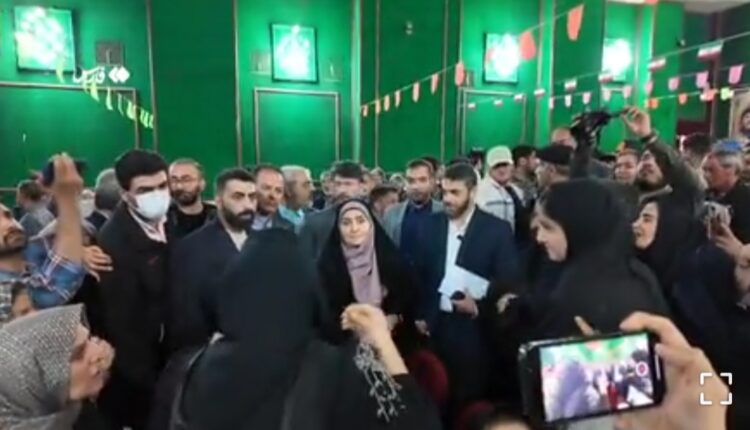 اعتراض مردم اسلام‌آباد غرب به خانم وزیر