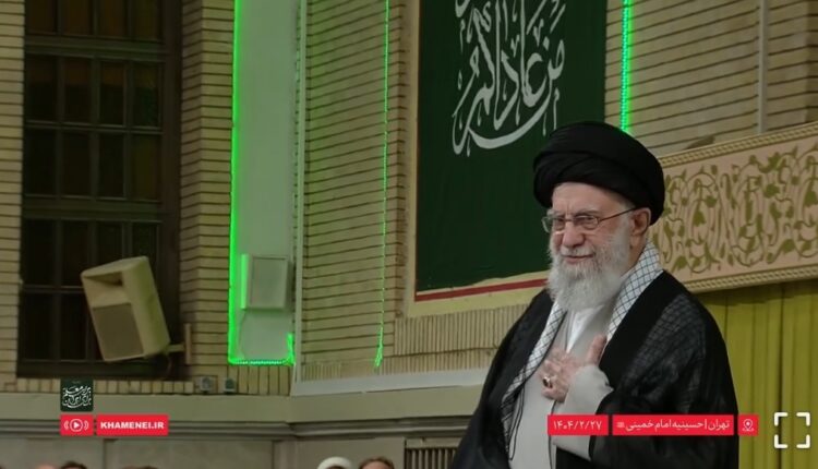 دیدار رهبر انقلاب با هزاران نفر از معلمان سراسر کشور