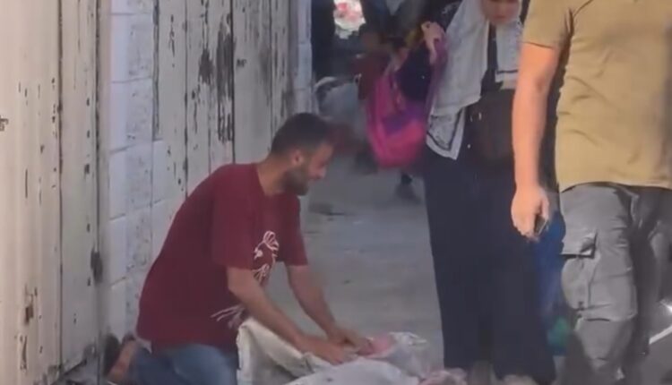 فریاد کمک مرد فلسطینی برای انتقال پیکر همسر شهیدش