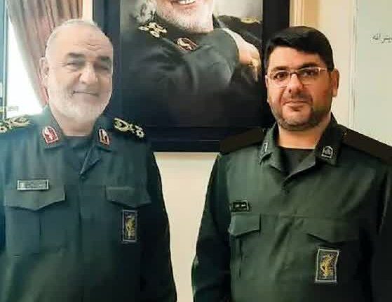 تصویری از سردار شهید و یکی‌از مسئولین دفتر فرماندهی کل سپاه
