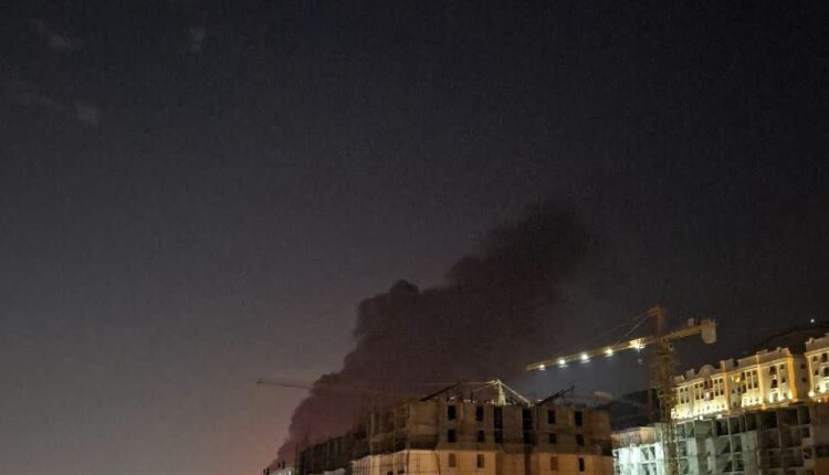 ستون دود برخاسته از انبار نفت غرب تهران