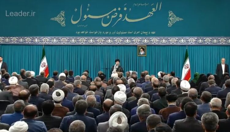 رهبر انقلاب: نمایندگان حتما  در صحن مجلس حاضر شوند