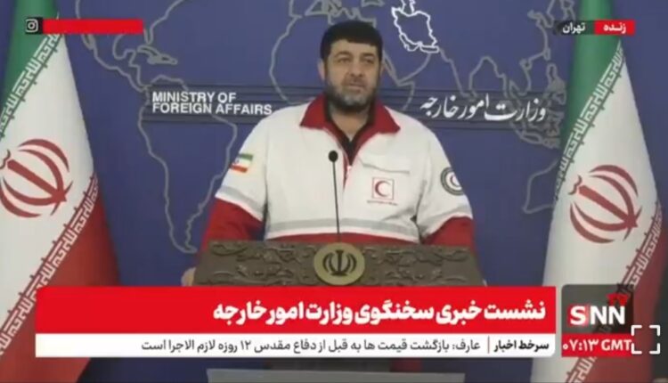 نمایش تصاویر شهدای غیرنظامی جنگ ۱۲ روزه توسط رئیس هلال احمر