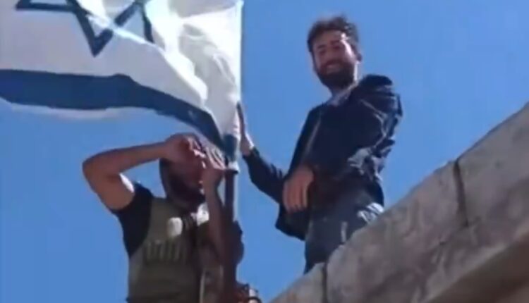 دروزی ها پرچم اسرائیل را برفراز سویدا برافراشتند