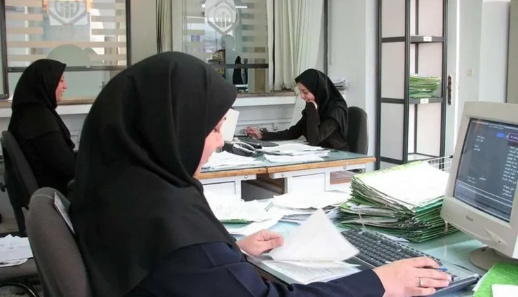 پاداش به کدام گروه کارمندان تعلق می گیرد ؟