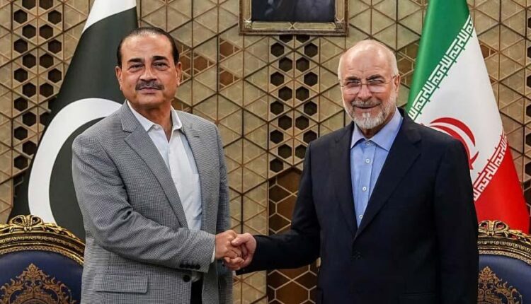 تسنیم: عاصم منیر حامل پیام تهدید آمریکا نبود؛ برای باز کردن مسیر مذاکرات به تهران آمد