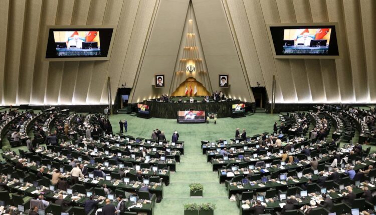 مصوبه مجلس؛ مجازات حبس برای ارتباط بدون مجوز با برخی رسانه‌ها و نهادهای خارجی