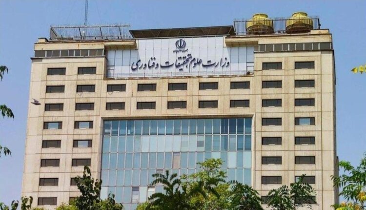 وزارت علوم اخراج ۳ دانشجوی دانشگاه‌های شریف و شهید بهشتی را تأیید کرد