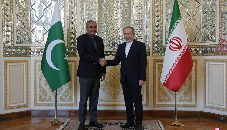 سقوط قیمت نفت هم‌زمان با سفر وزیر کشور پاکستان به تهران