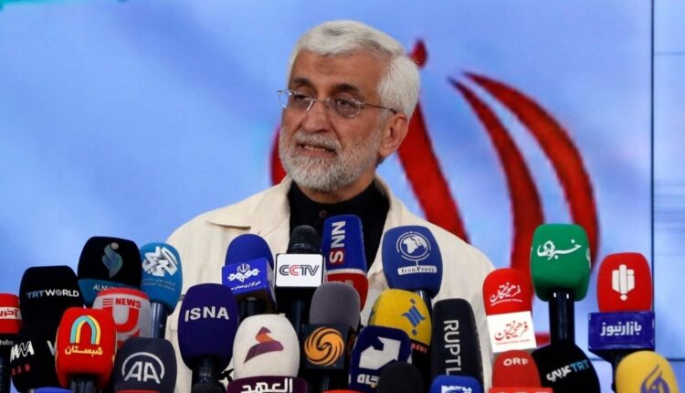 جلیلی خطاب به روحانی: سخن گفتن از رفراندوم هنگام تهاجم دشمن مصداق «فی قلوبهم مرض» است